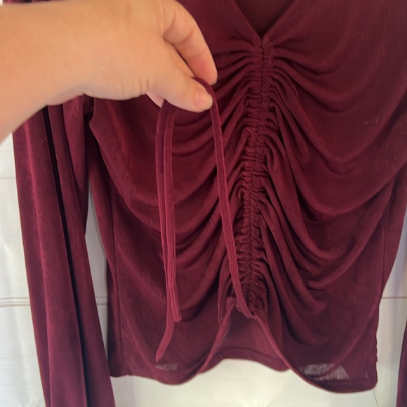 Maroon peasant with drawstring in front and long sleeves - Picture 6 of 7